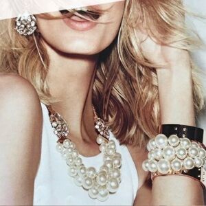 CAbi Contessa necklace/bracelet combo pearls and rhinestones in pink zip up case